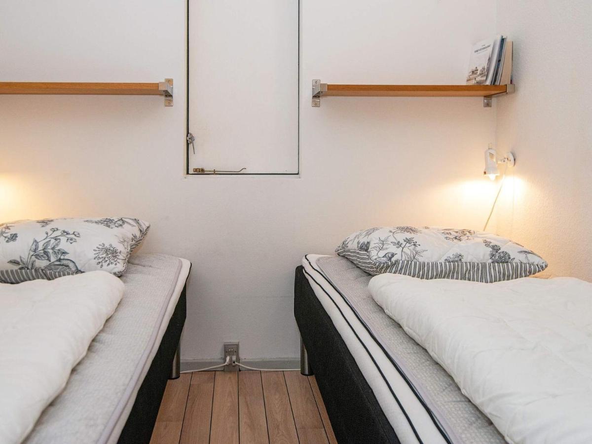 6 Person Holiday Home On A Holiday Park In เฟนู ภายนอก รูปภาพ